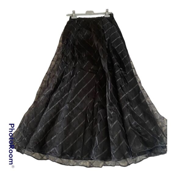 Juniors women’s black silk long skirt, evening wear cocktail Christmas party sz8 - Picture 2 of 4
